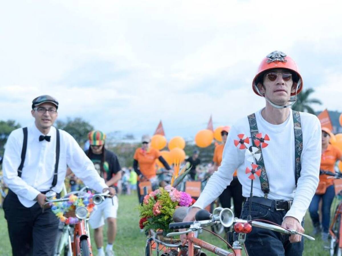 Arrancó la novena versión del desfile de Bicis de la Feria de las Flores