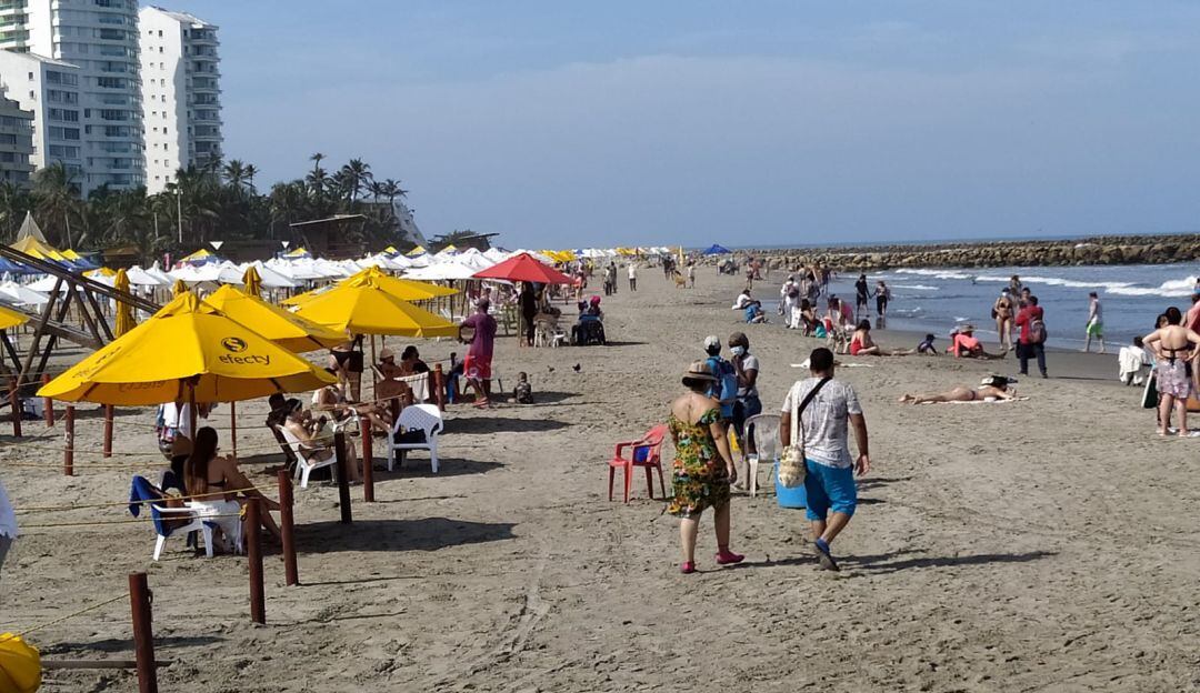 Piden que se intervenga el establecimiento comercial Azul Beach Club que incumple con medidas sanitarias e infringe normas de orden público.