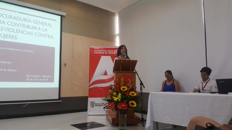 Luz Myriam Hoyos, Procuradora delegada para la defensa de los derechos de la infancia, la adolescencia y la familia.