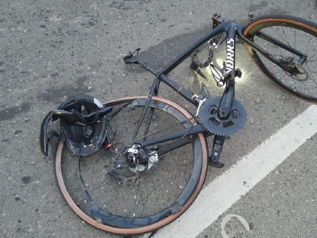 Dos ciclistas fueron arrollados por un carro en la Vía al Mar