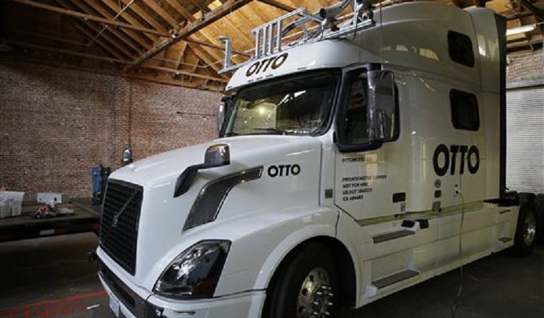 Foto del 12 de mayo del 2016 de un camión autónomo experimental de la empresa Otto tomada en San Francisco.