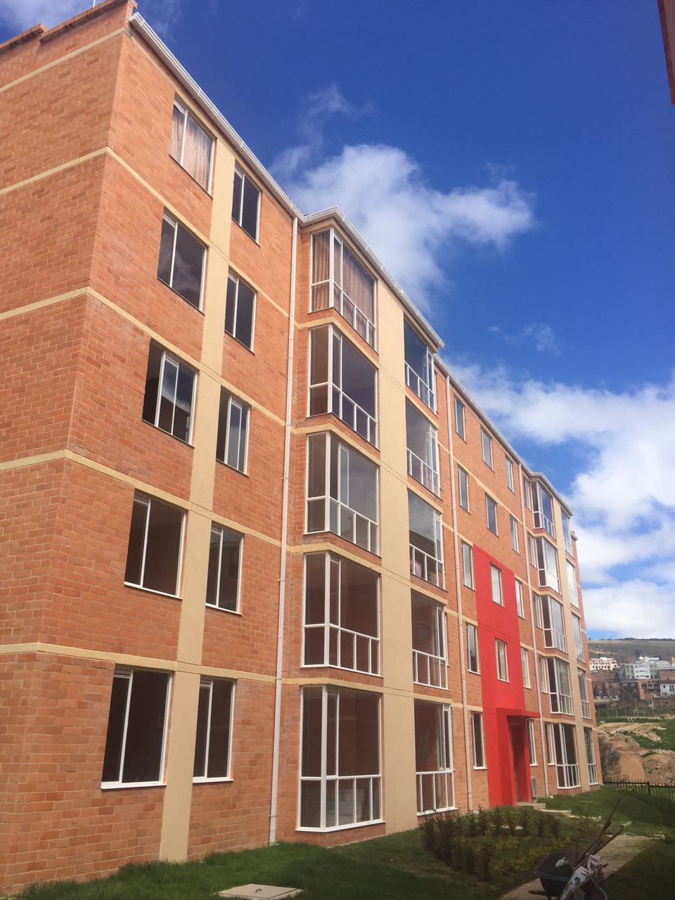 Tunja enfrenta una cadena de proyectos inmobiliarios irregulares que dejaron a cientos de compradores en riesgo