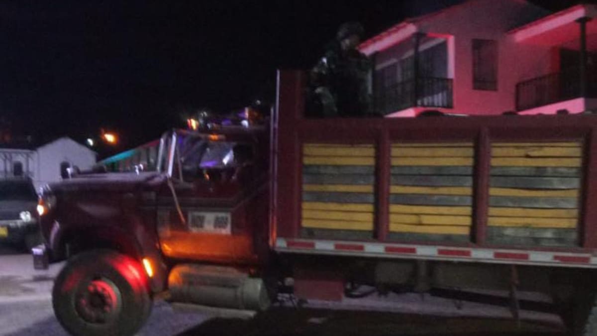 En Tasco impiden el paso de vehículos con carbón extraído desde el páramo de Pisba