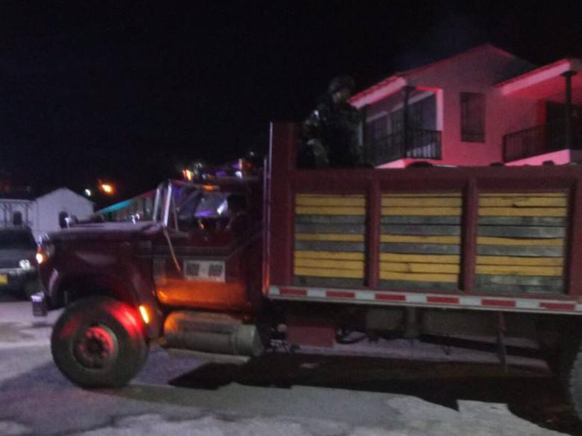 En Tasco impiden el paso de vehículos con carbón extraído desde el páramo de Pisba