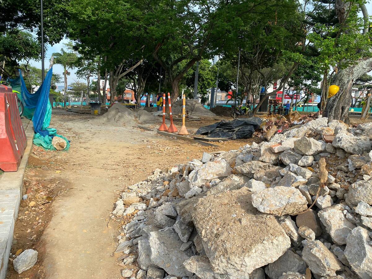 Trabajadores suspenden obras del parque San Francisco por falta de pago