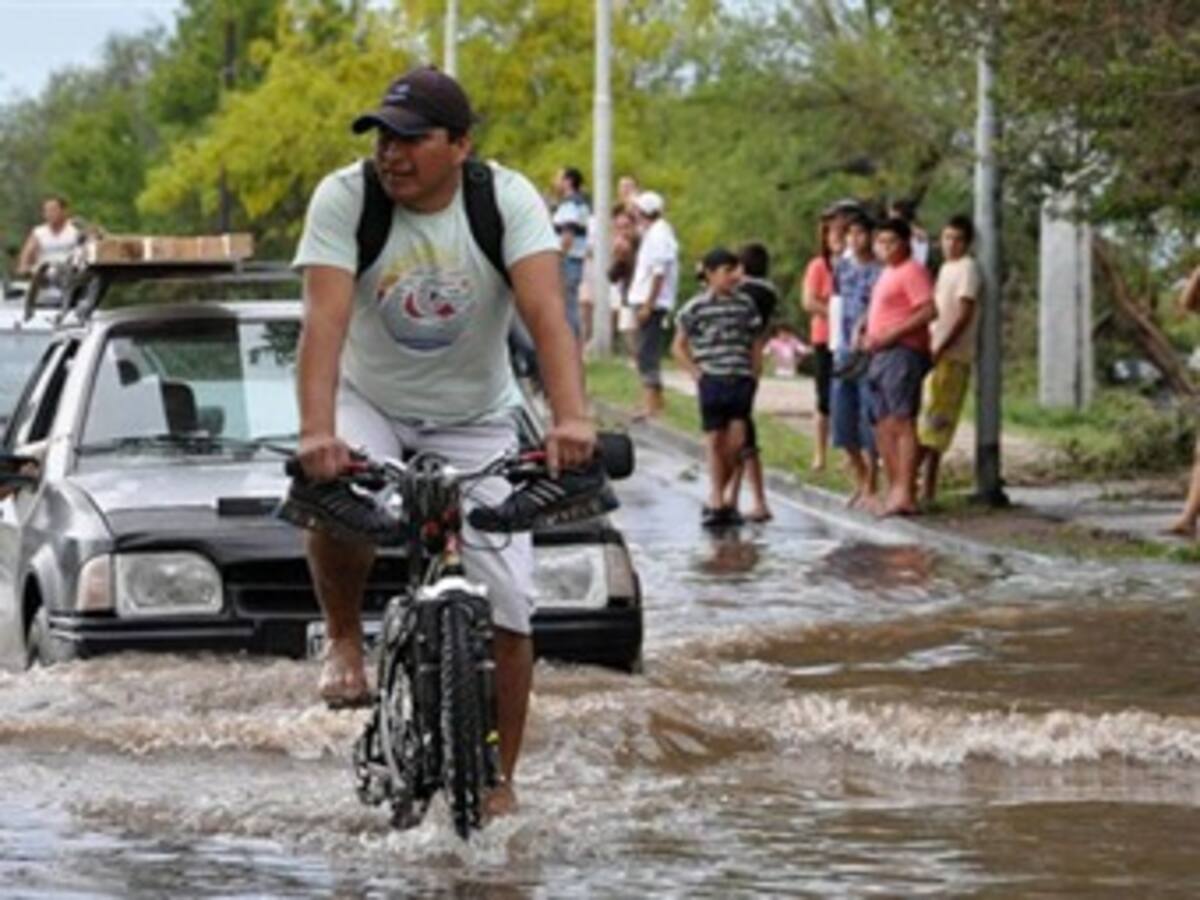 Al menos 19 muertos y graves destrozos deja temporal en Argentina