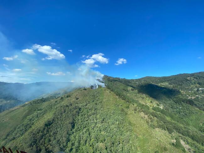 Incendio controlado en Santa Elena - Foto: Alcaldía de Medellín