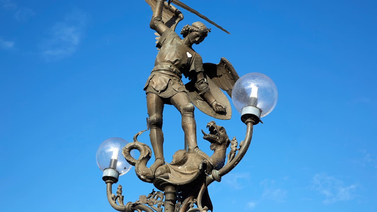 ¿Cuál es la oración más poderosa de San Miguel Arcángel? Pedir por protección contra todos los males