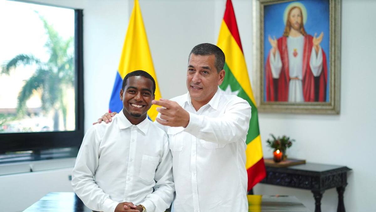 Alcalde Dumek Turbay impulsará el negocio de Wilmer Medina, vendedor de fresas de Bocagrande