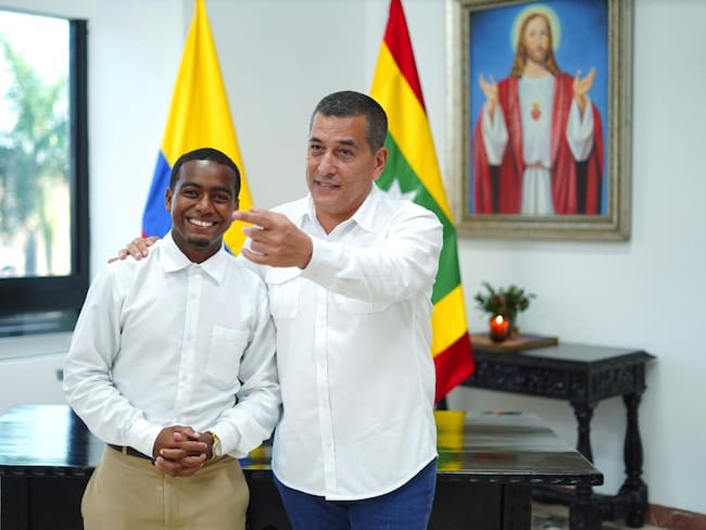 Alcalde Dumek Turbay impulsará el negocio de Wilmer Medina, vendedor de fresas de Bocagrande