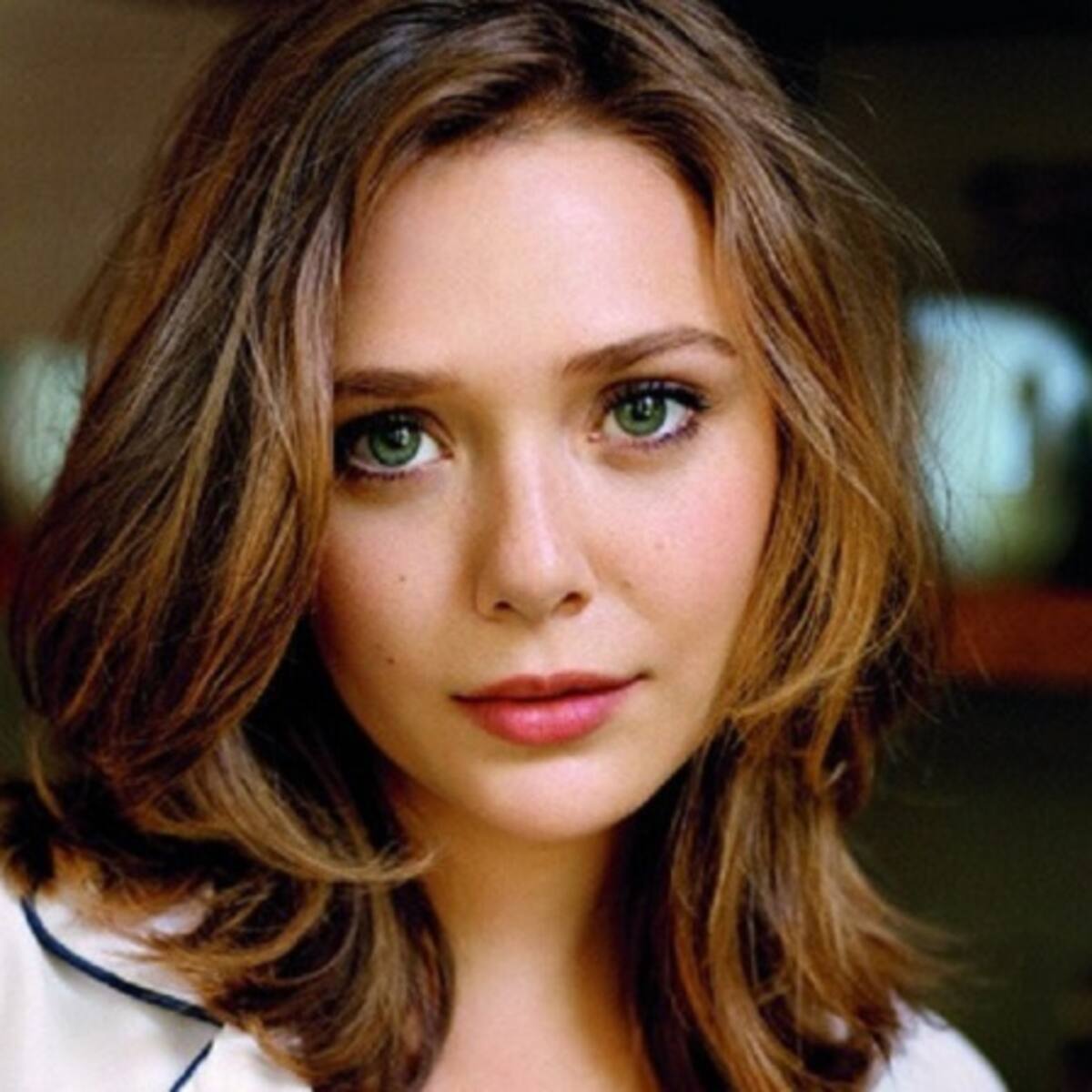 Elizabeth Olsen se siente 'cohibida' por culpa de sus curvas en la alfombra roja