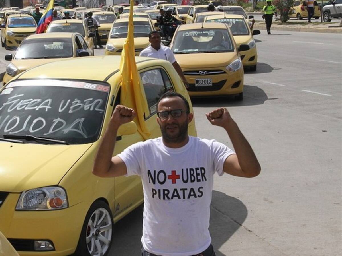 Taxistas pedirían aumentan en tarifas por precio de la gasolina