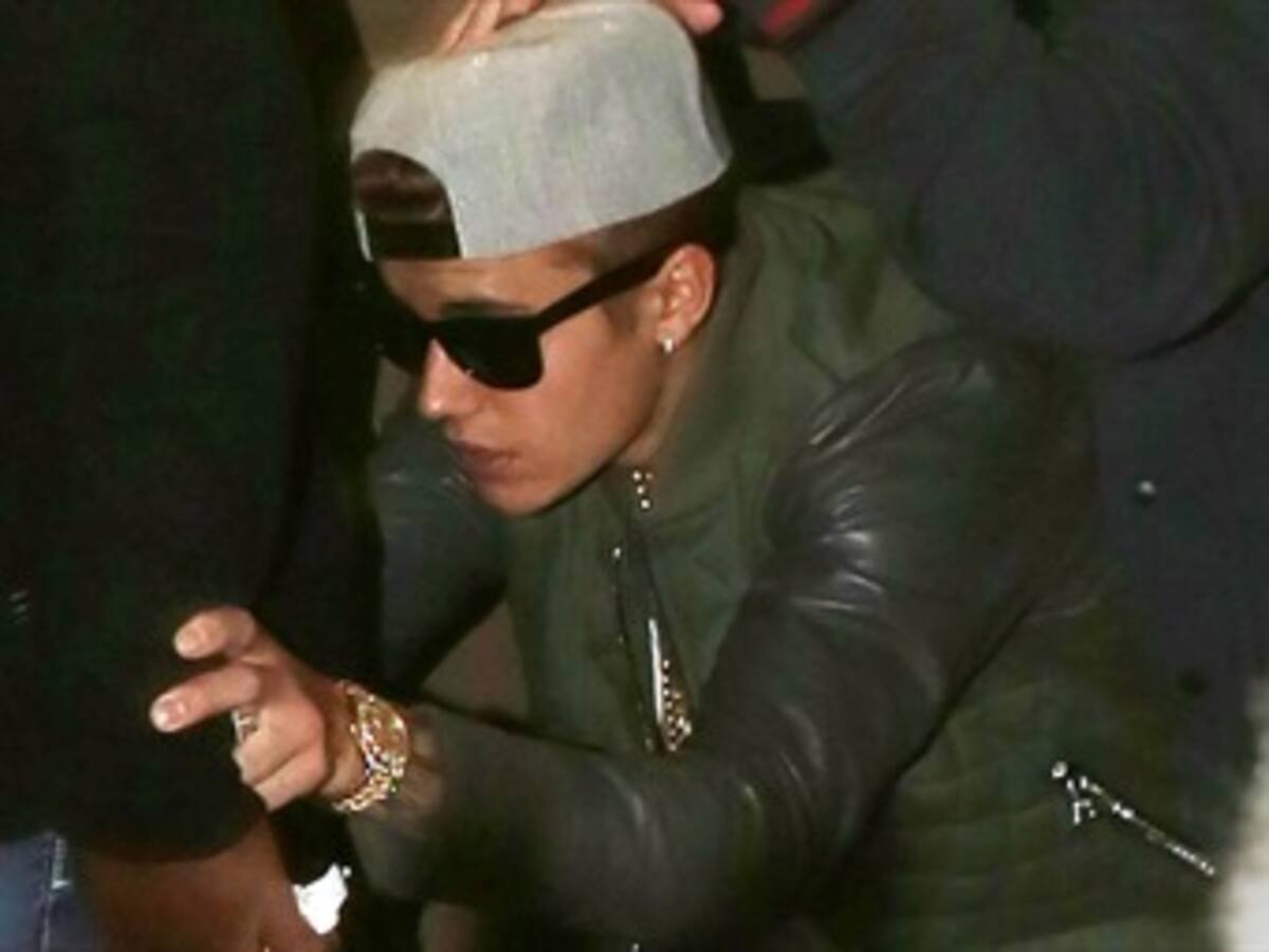 Justin Bieber 'azota' a dos strippers en polémico video