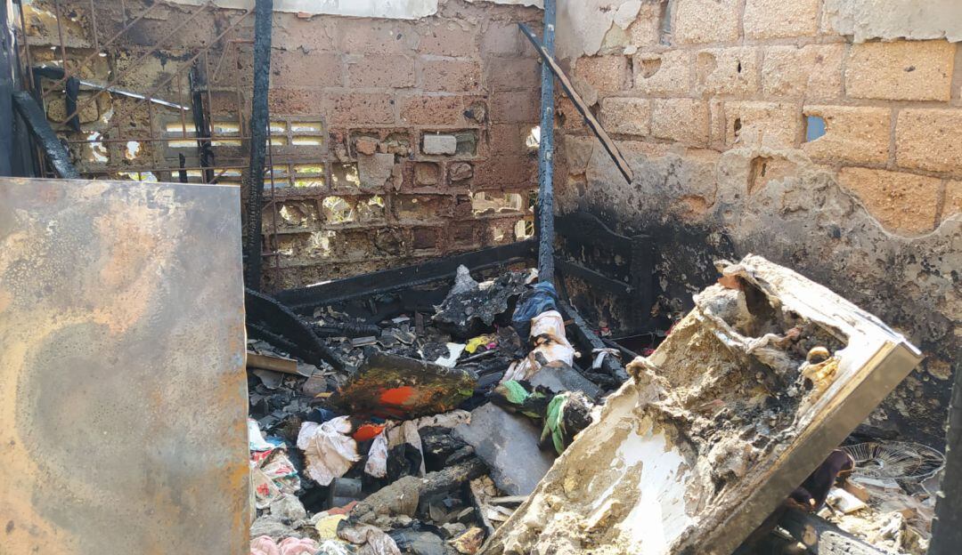 En la vivienda donde se presentó la conflagración solo estaba una adulta mayor que fue socorrida por la comunidad.