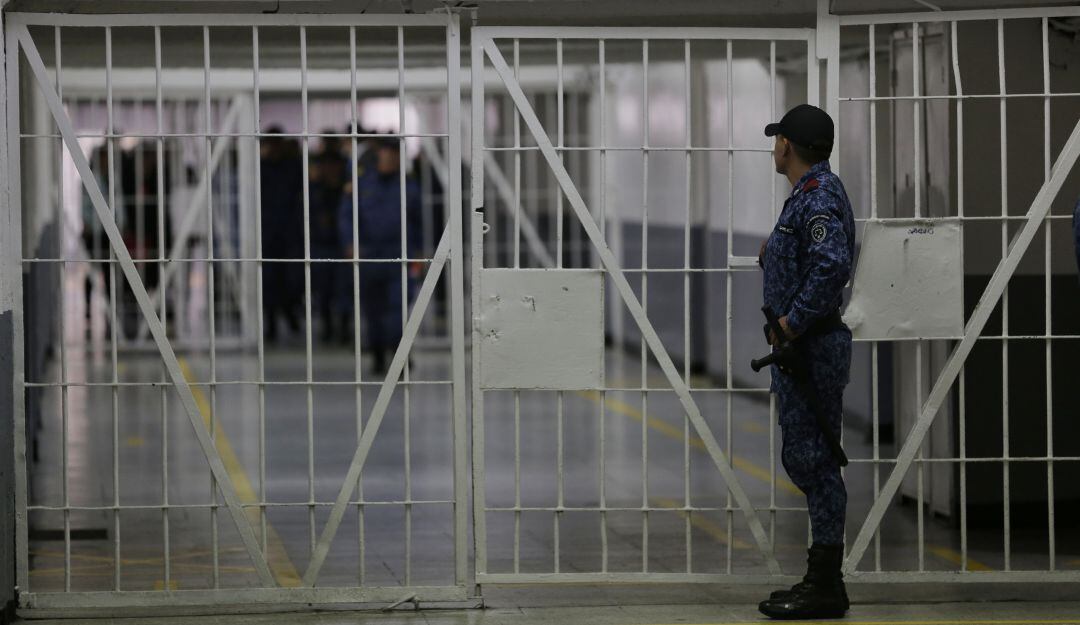 Ley permitiría a madres cabeza de hogar condenadas salir de prisión