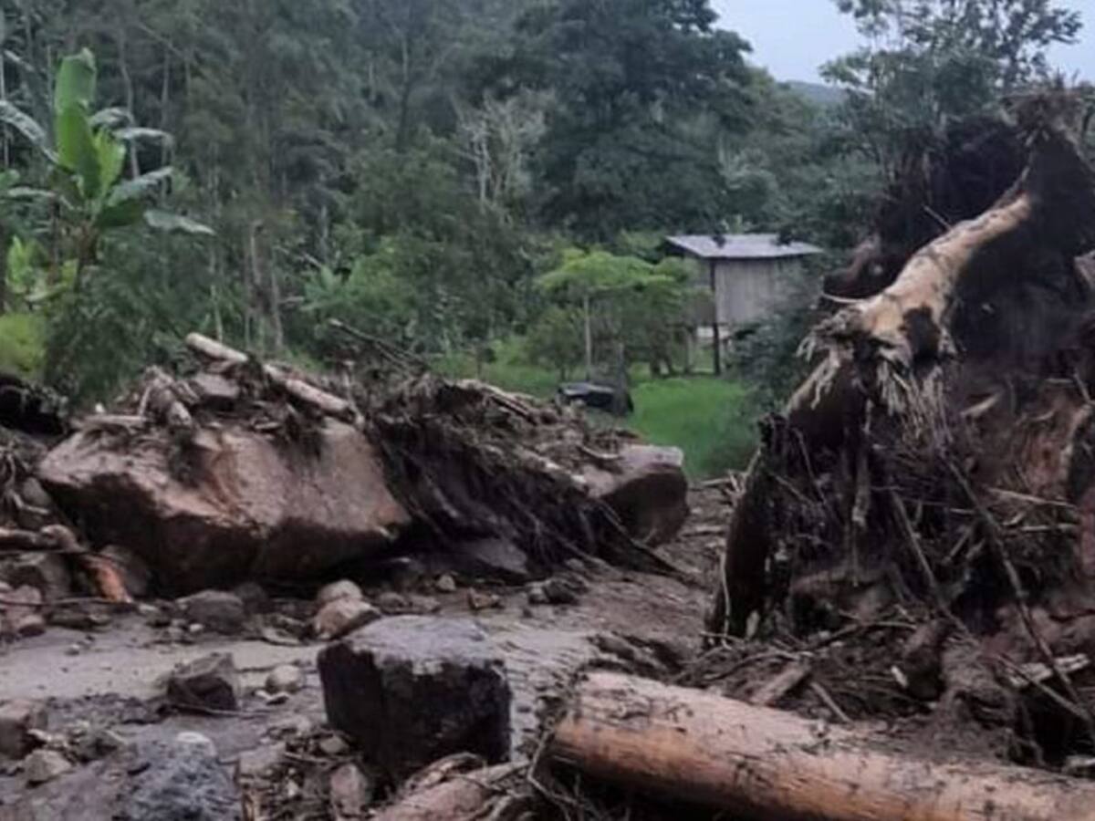 Un alud de tierra deja 3 personas muertas en Viota Cundinamarca