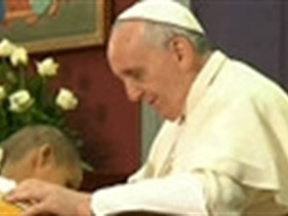 El niño que le robó el show al papa en el Vaticano