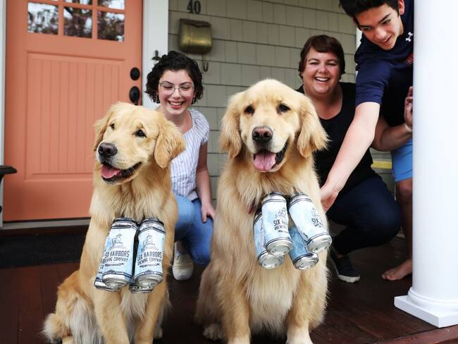 Perros reparten cerveza a domicilio en Long Island