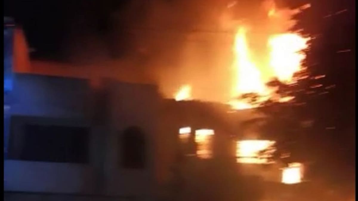 Un bombero lesionado deja un incendio estructural al sur de Cali