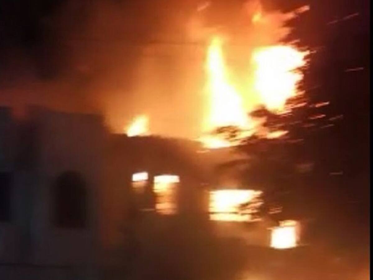 Un bombero lesionado deja un incendio estructural al sur de Cali