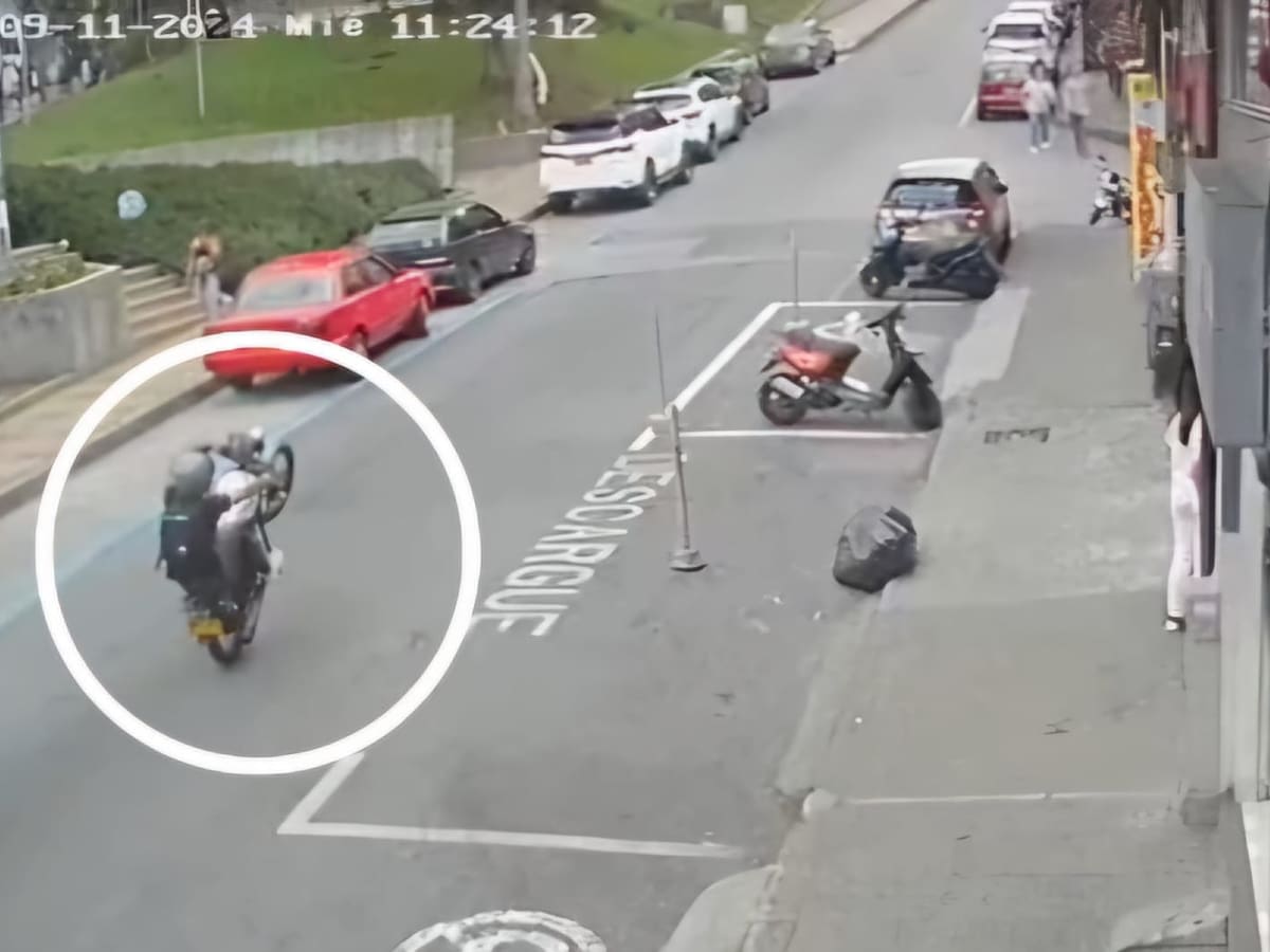 Sancionan a motociclista que por hacer piruetas en una moto ocasionó un accidente