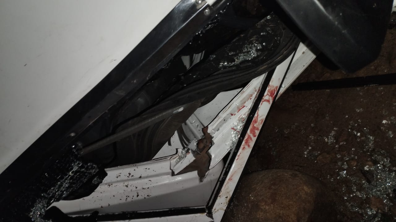 El vehículo marca Trooper cayó a un abismo de más de 20 metros de altura. Foto Bomberos Neiva.