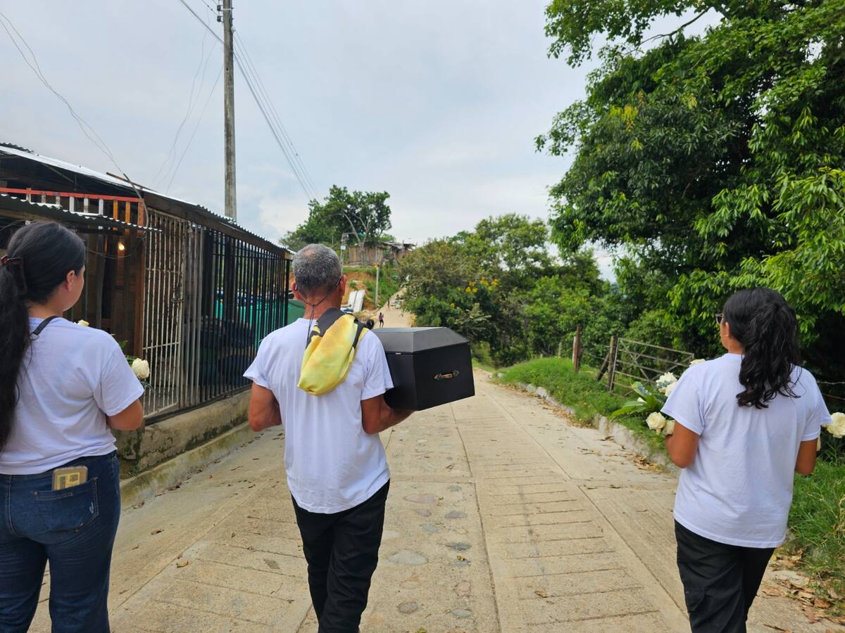 Entregan restos de joven desaparecido en medio del conflicto armado en el sur del Tolima