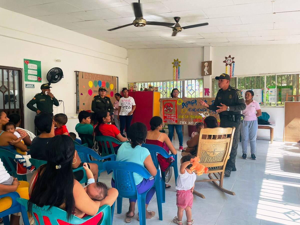 Policía Nacional en Bolívar realiza campaña “Apaga la Pólvora, enciende Sonrisas”