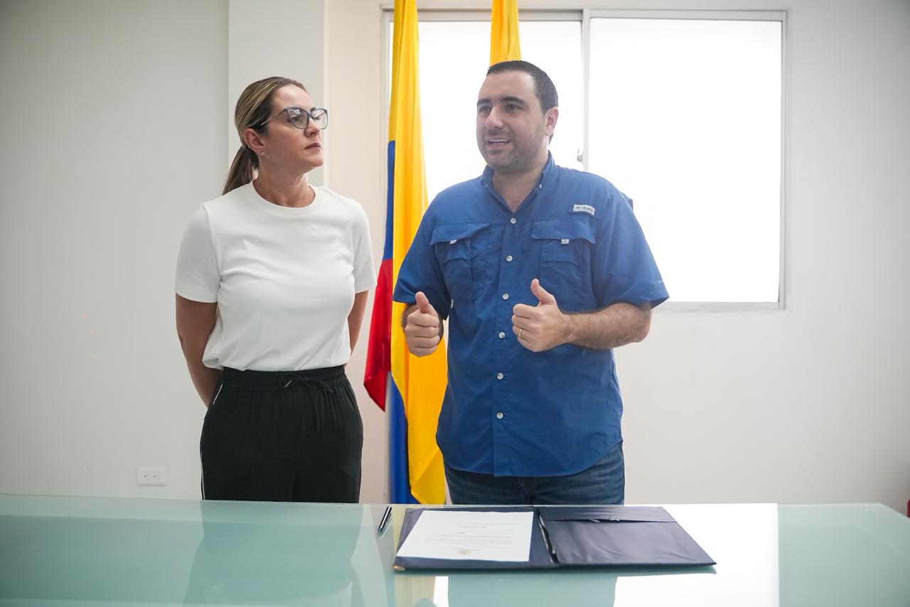 Yamil Arana firma la primera Política Pública de Salud Mental en la historia de Bolívar
