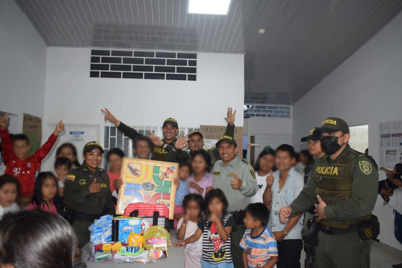 El departamento de Policía Huila a través de sus especialidades ha venido realizando diferentes actividades de tipo pedagógico, educativo, sociales y otros, para los niños y adultos que se encuentran en los albergues de La Plata.