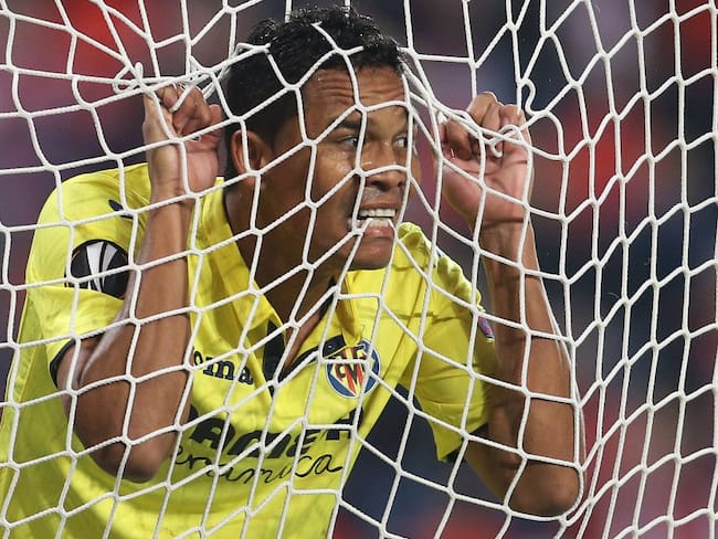 Carlos Bacca jugó en la derrota del Villarreal ante Barcelona