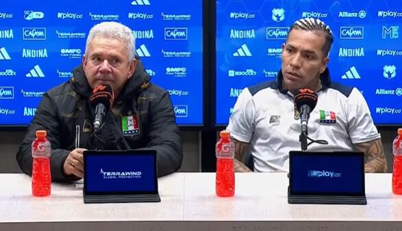 Hernán Darío Herrera, técnico de Once Caldas, y Dayro Moreno, en rueda de prensa / Captura de pantalla