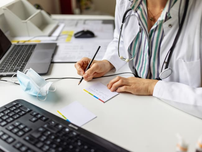 Imagen de referencia de atención de EPS. Foto: Getty Images.