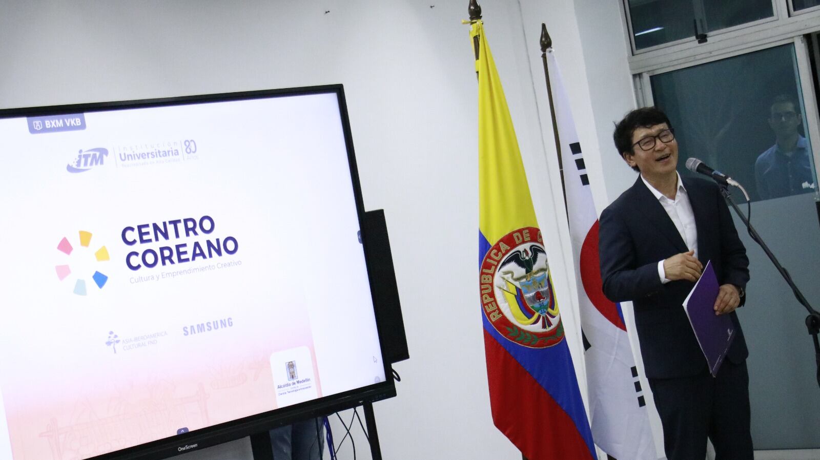 El presidente de la Fundación Cultural Asia-Iberoamérica, Samil Yang, en la presentación del centro coreano. Foto: Alcaldía de Medellín.
