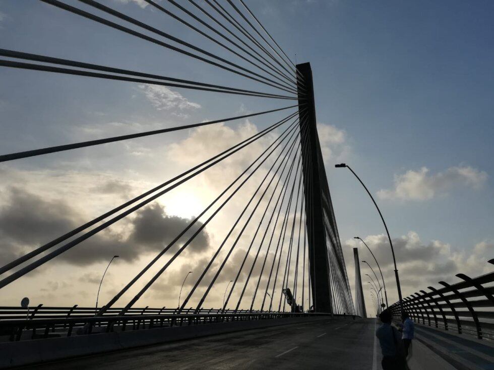 El nuevo Puente Pumarejo tendrá dos tipos de iluminaciones: una víal y otra ornamental, es decir, que habrá iluminación debajo del puente, además en los pilones y los cables.
