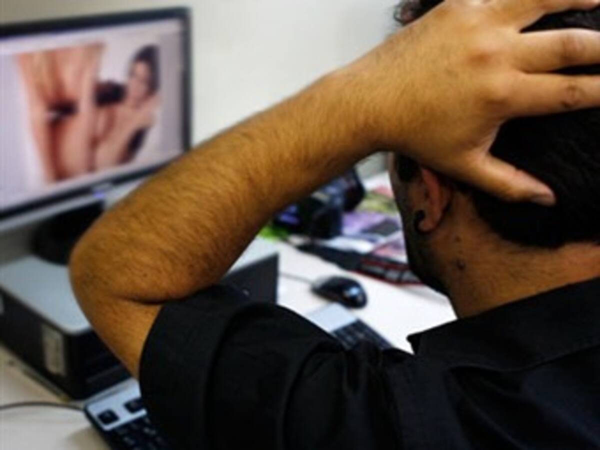 Mujer mata a su esposo por encontrarlo viendo videos XXX