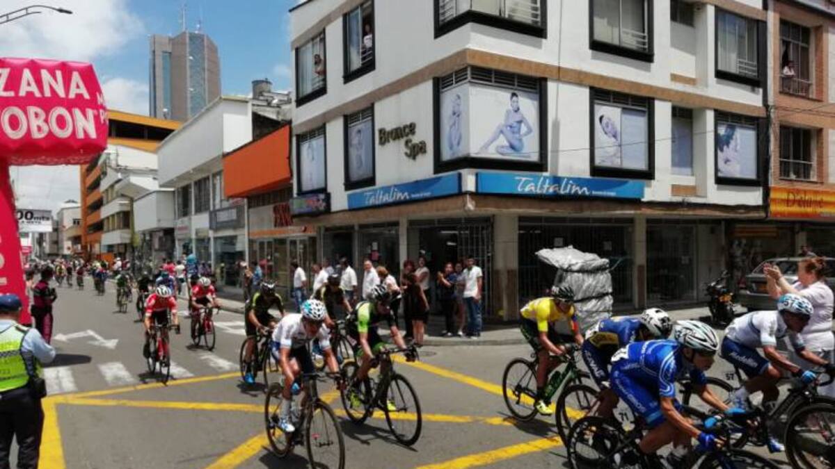 Vía La Línea entre Quindío y Tolima cerrada por clásico de ciclismo