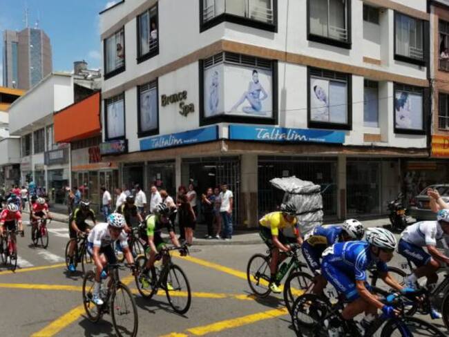 Vía La Línea entre Quindío y Tolima cerrada por clásico de ciclismo