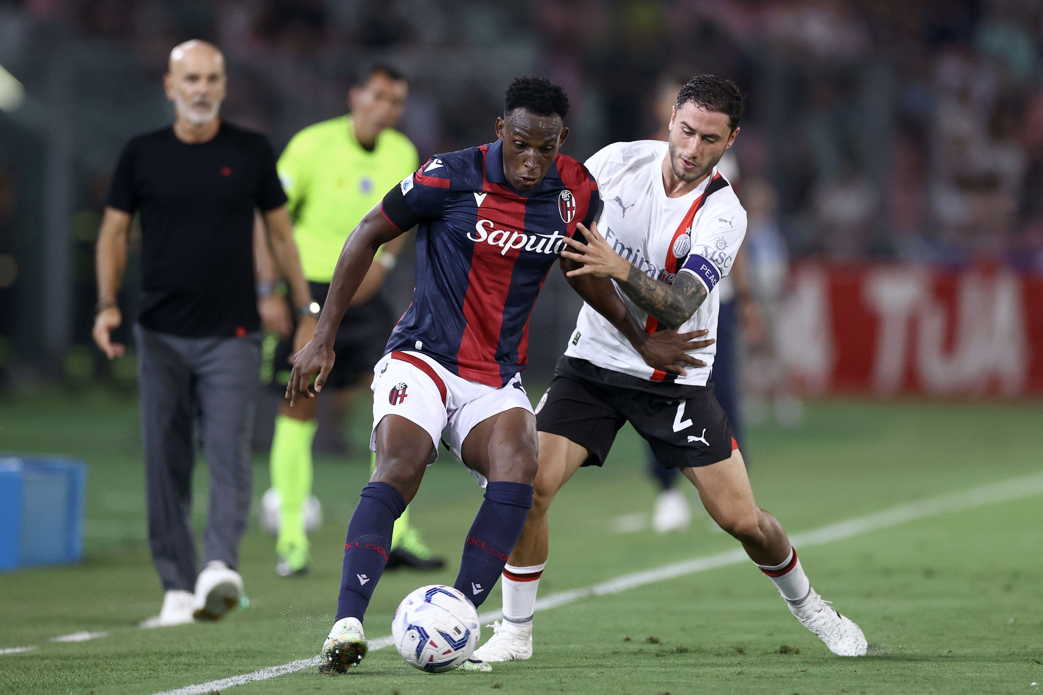 Jhon Lucumi (Bologna FC) y Davide Calabria (AC Milan) (Photo by Matteo Ciambelli/DeFodi Images via Getty Images)