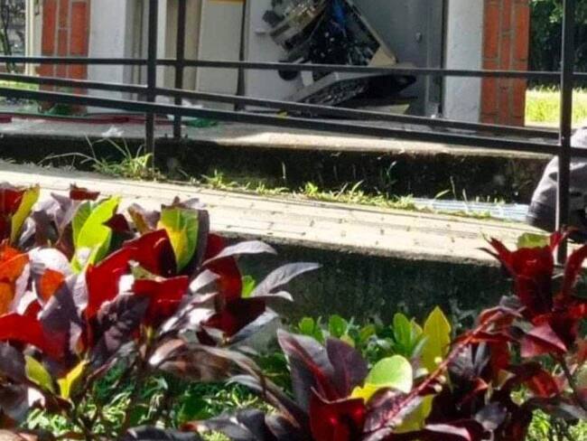 Encapuchados destruyeron con explosivos un cajero en la Universidad Nacional. Foto: Cortesía.
