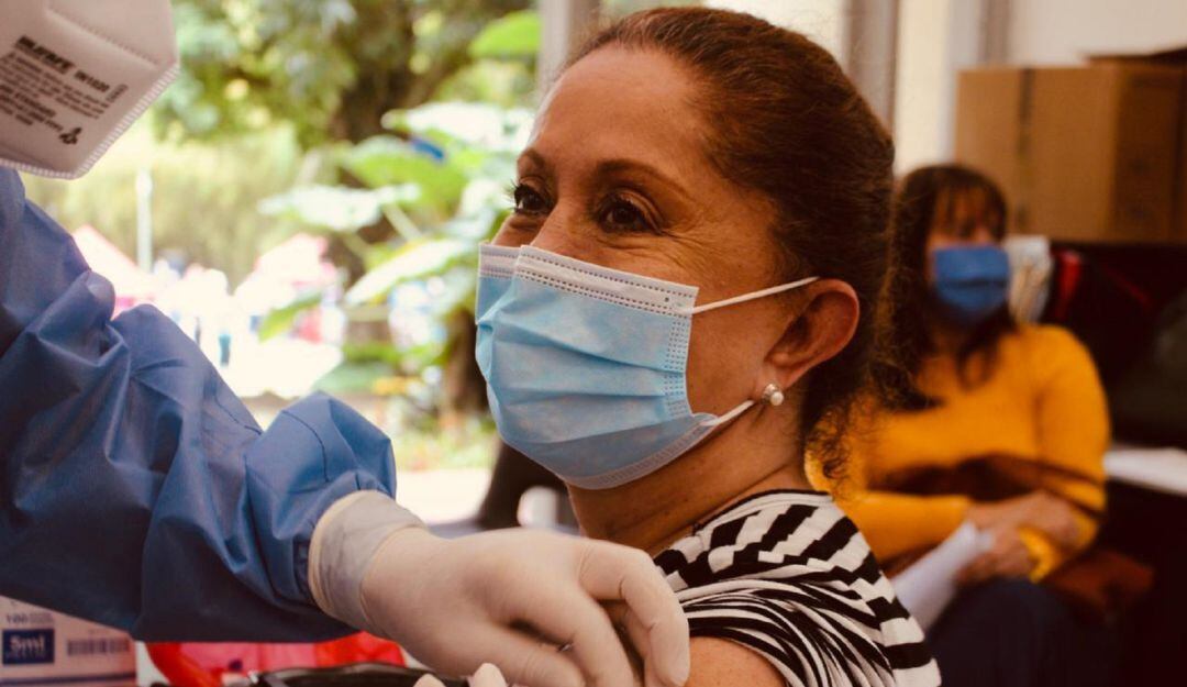 Las personas de 65 años podrán ir al punto de vacunación. 