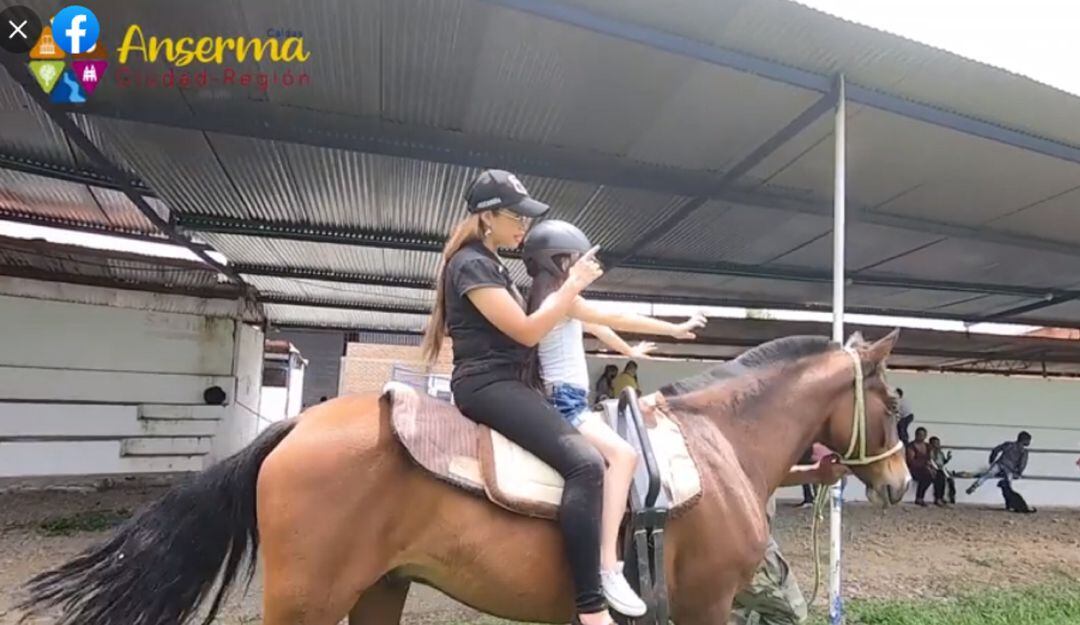 Proyecto de equinoterapia con menores de edad