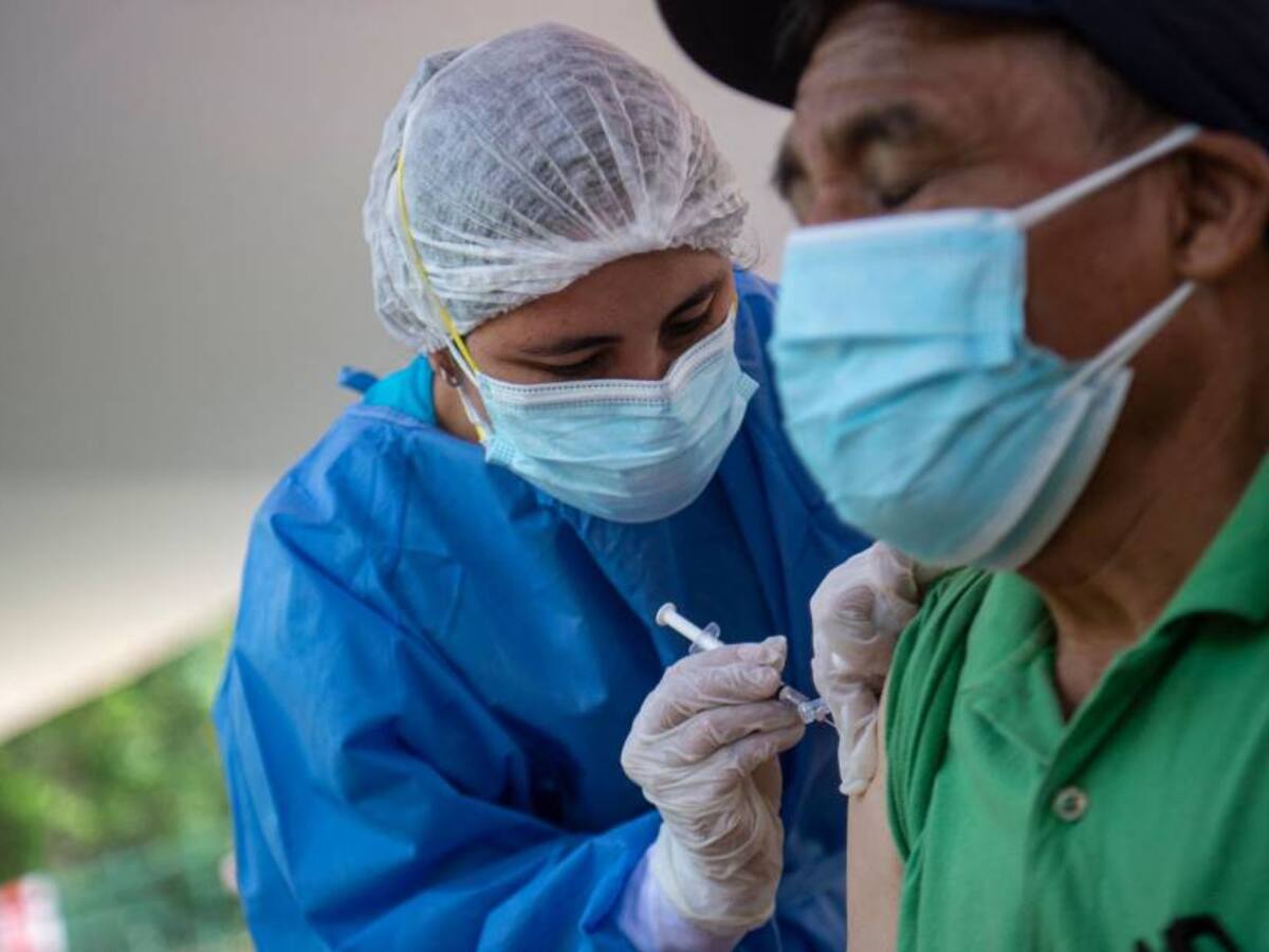 95% de los maestros en Perú completaron su esquema de vacunación COVID-19