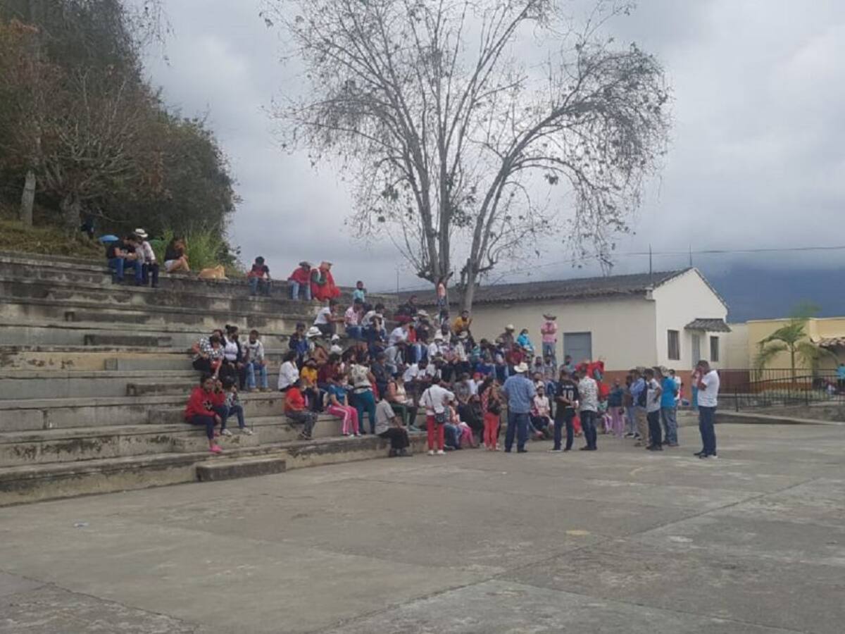 Desplazados de Ituango inician regreso sin condiciones de seguridad