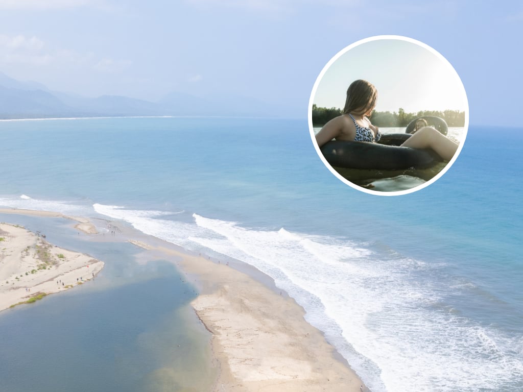 Paisaje de la unión del río y el mar en Buritaca, de fondo una mujer sobre un flotador en el río (Fotos vía Getty Images)