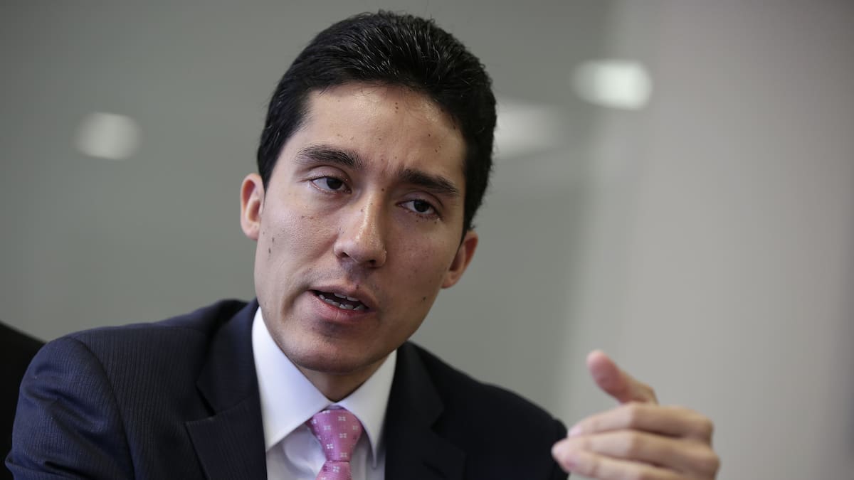 Subir solo el precio de la gasolina resuelve la mitad del problema: Fedesarrollo