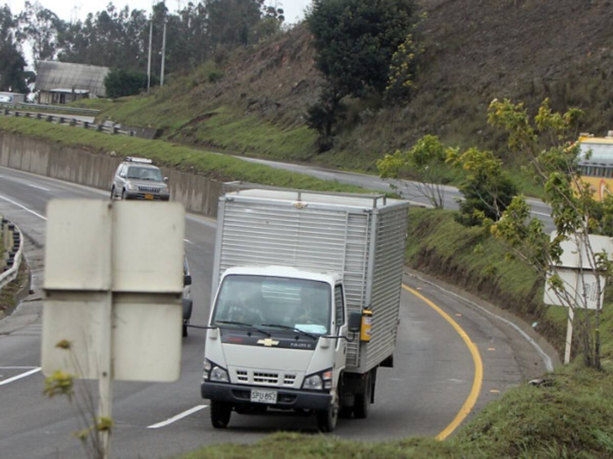 Hasta el próximo mes habrá cierres en la vía Ibagué - Armenia por trabajos de mantenimiento