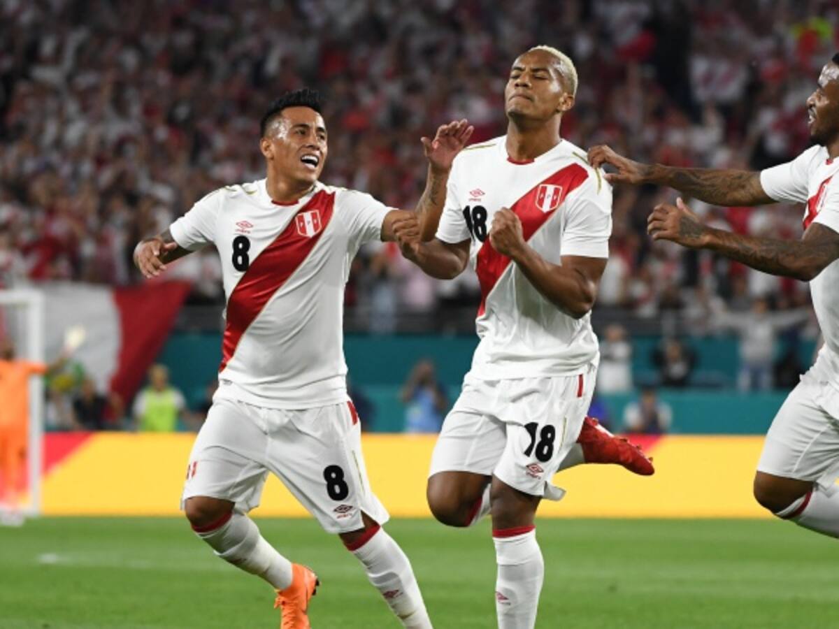 Perú castiga errores de Croacia y avisa a Francia, Australia y Dinamarca