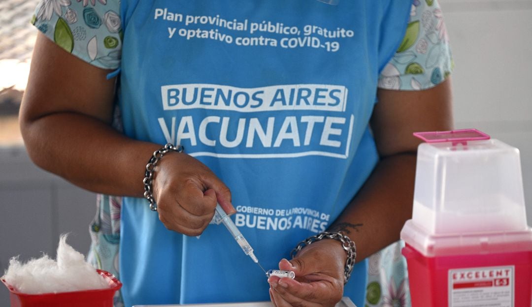 Las vacunaciones en Argentina se han retrasado por la demora en el envío de nuevos lotes de medicinas contra el coronavirus. 