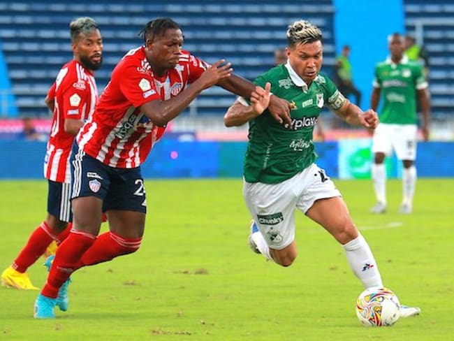 Dany Rosero y Teófilo Gutiérrez durante el partido entre Junior y Deportivo Cali / Foto Dimayor